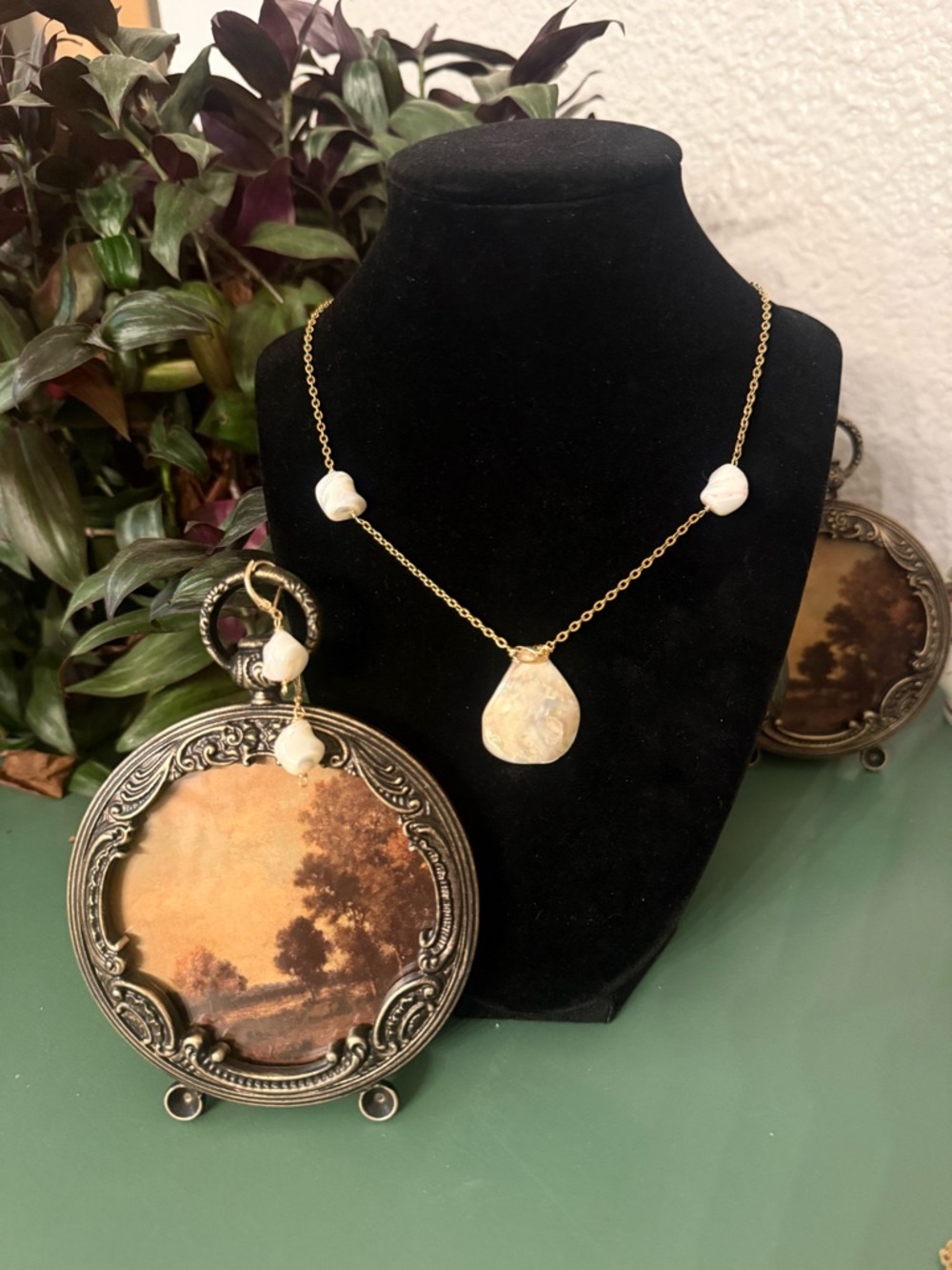 New statement pearl set